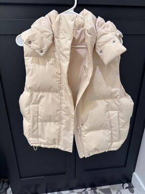 Nuuds Women's Cream Puffer Vest with Removable Hood